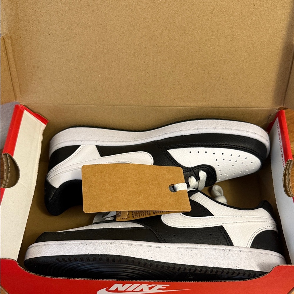 New Nike Senakers